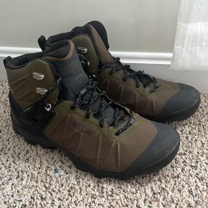 Mens hiking boots